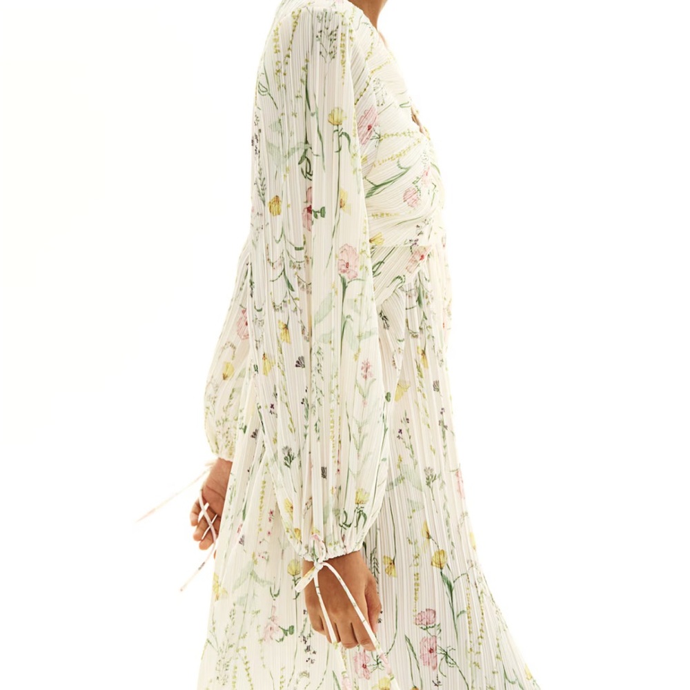 H&M Plisse Dress - BRAND NEW WITH TAGS! Cream floral color